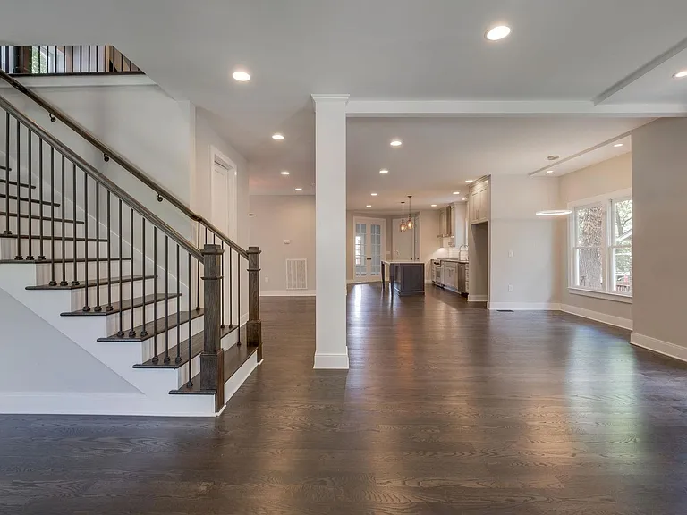 1509 Ashwood Ave — Photo 3
