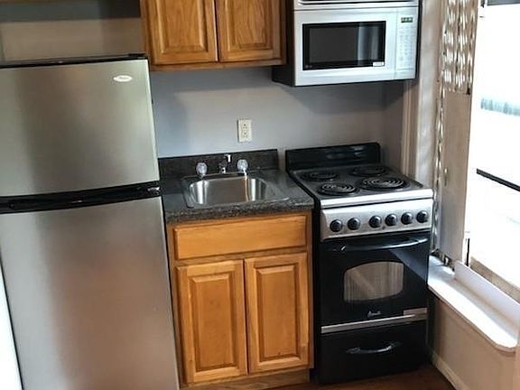 2nd image of 520 E 6th St #6FF