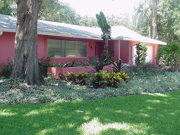Front yard facing SE