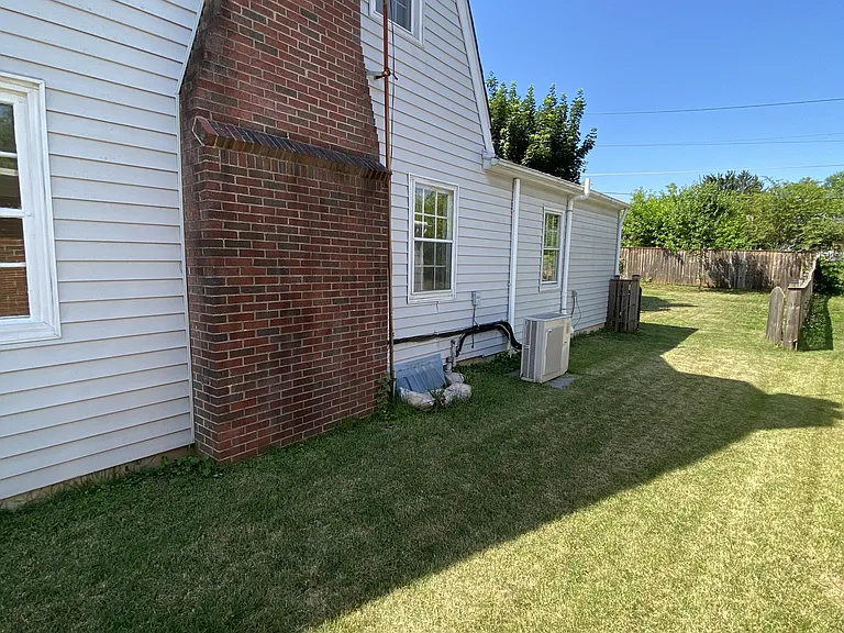 1115 W Addition St — Photo 30