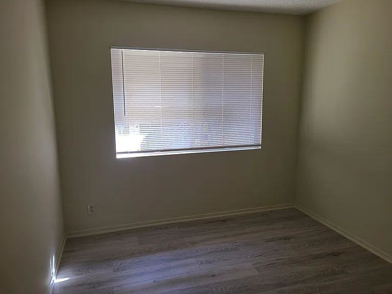 643 Hill St #B — Photo 9