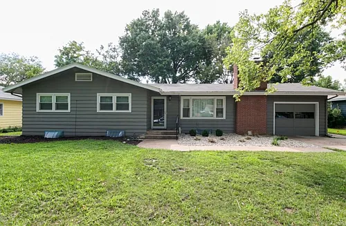 721 Midland Ave Photo 1