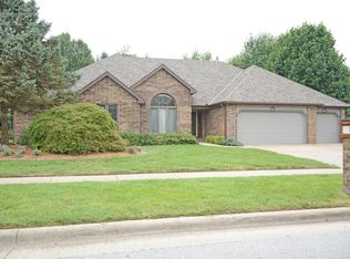 1930 E Lakewood Pl, Springfield, MO 65804