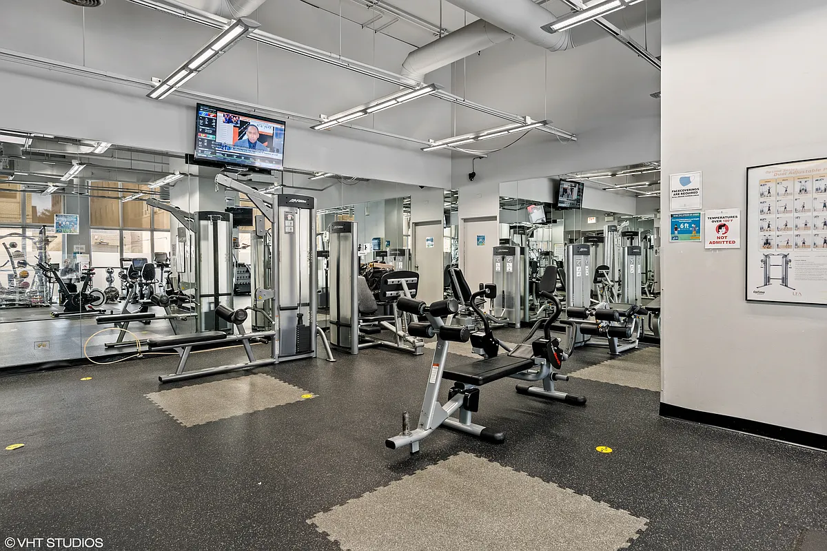 Building Photo - 655 W Irving Park Rd #4805