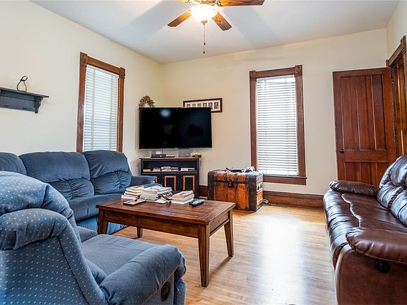 5th image of 121 Rowley St