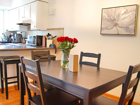 3rd image of 539 W Stratford Pl APT 509