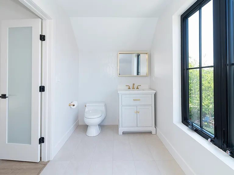 650 Main St #3 — Photo 31