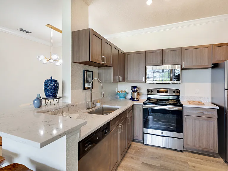 Grandeville at RiverPlace — Photo 28