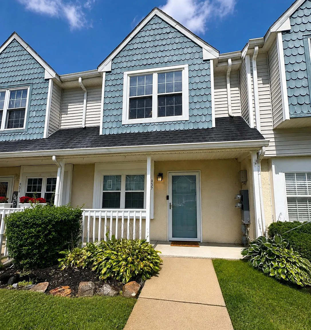 2 bed, 1.5 bath, 1076 sqft, $2,500 — Photo 1