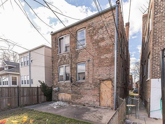 3rd image of 1049 S Mayfield Ave