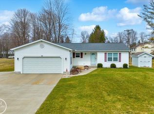 6030 S Birch Hill Dr, Smiths Creek, MI 48074