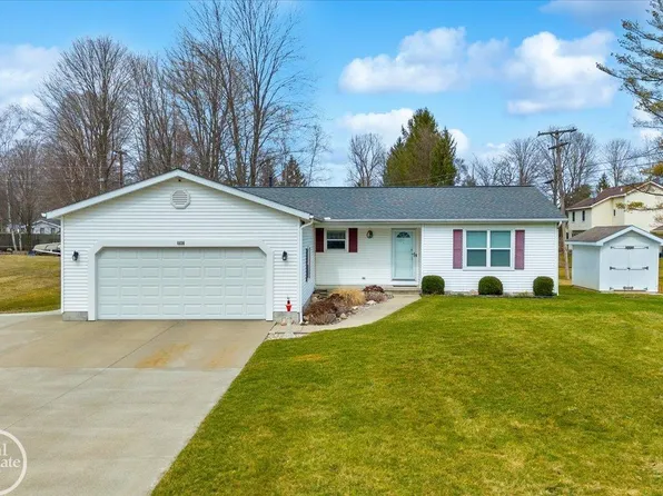 6030 S Birch Hill Dr, Smiths Creek, MI 48074