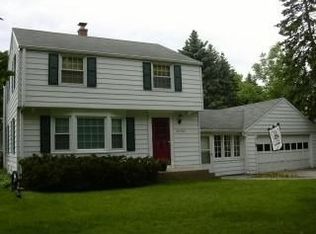 315 E Spooner Rd, Fox Pt, WI 53217