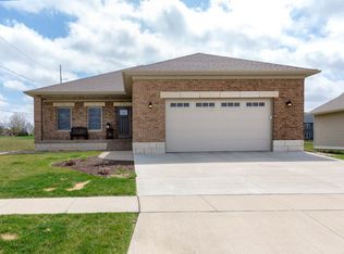 4108 Paddington Dr, Cedar Falls, IA 50613