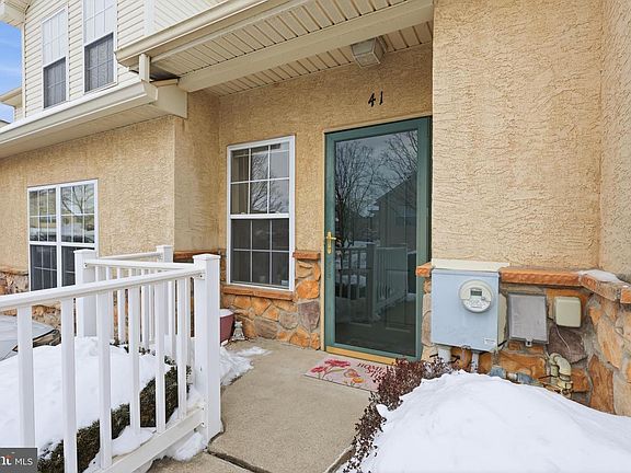 3rd image of 41 Stuart Dr