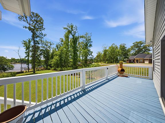4th image of 105 Somerset Ct