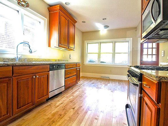 5th image of 2424 E Stratford Ct