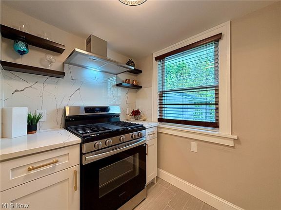 4th image of 3288 Silsby Rd