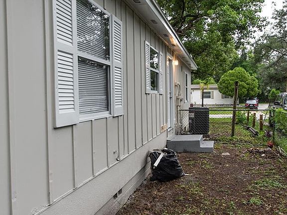 2nd image of 1120 Timberlane Trl