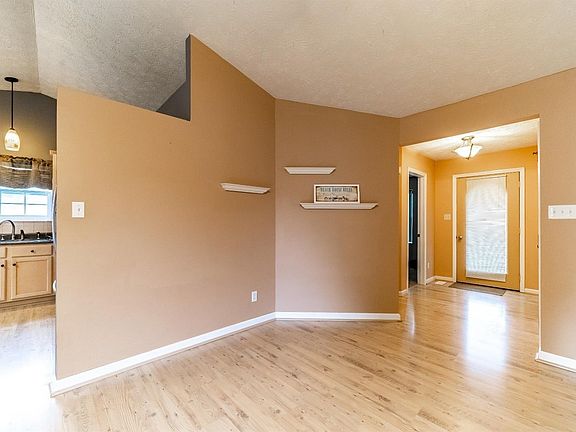 5th image of 6575 Baybrook Ct