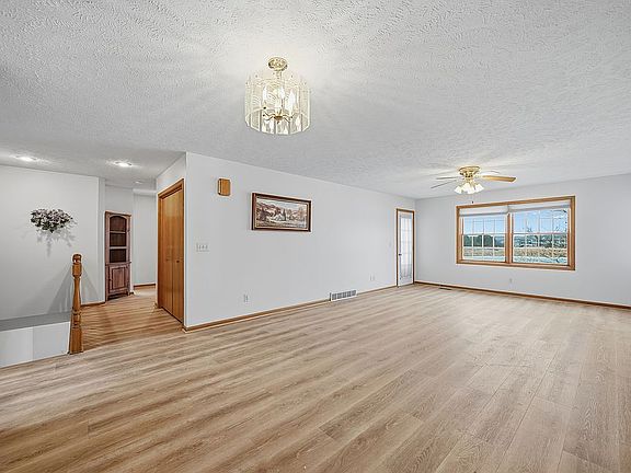 3rd image of 803 Clearwater Cir
