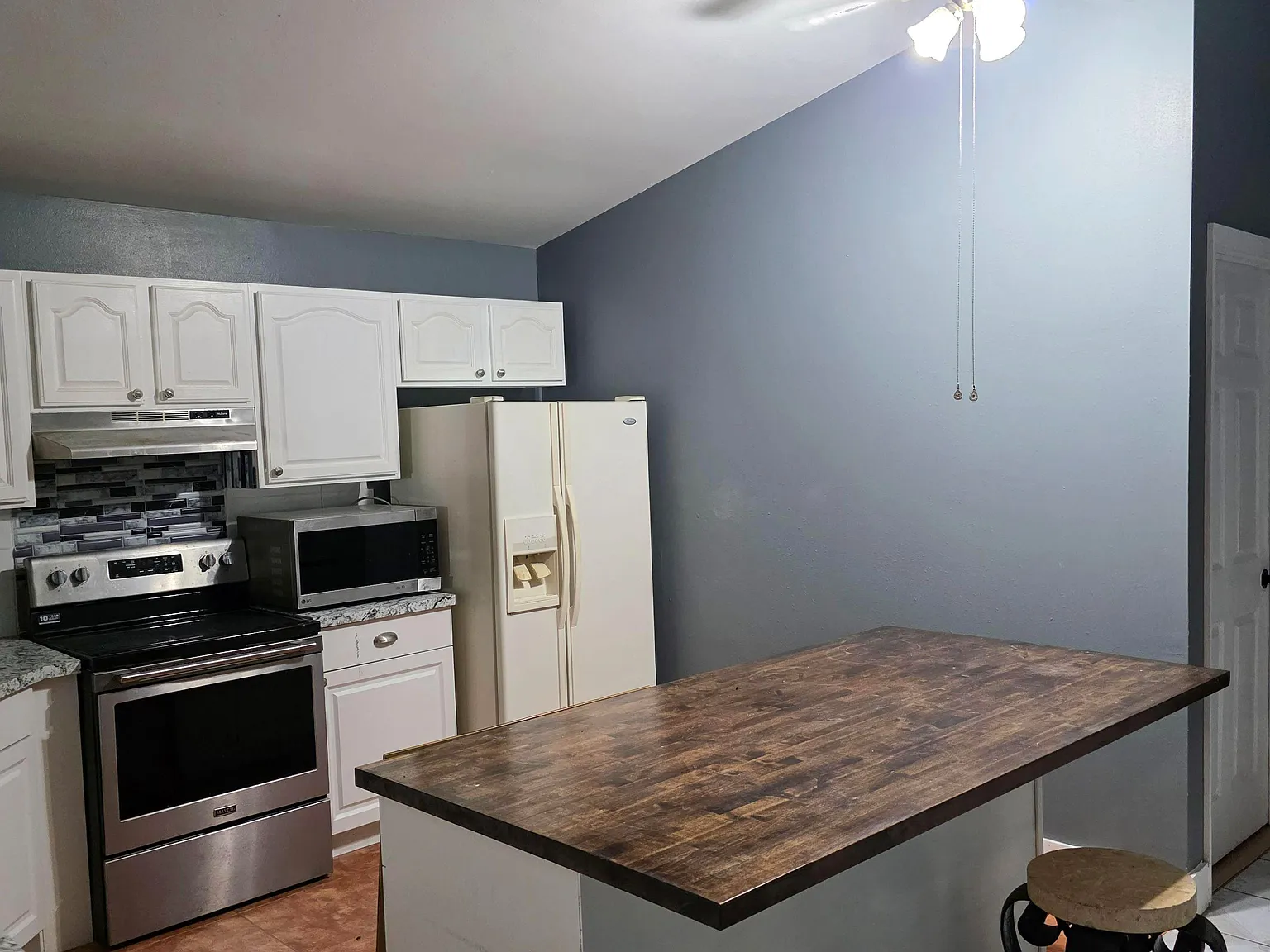 4 bed, 3.0 bath, 1700 sqft, $819 — Photo 3
