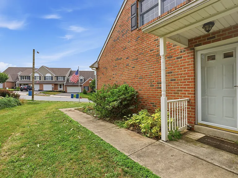 472 Hillside Dr — Photo 34