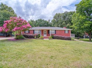 566 Meadowbrook Ave, Woodruff, SC 29388