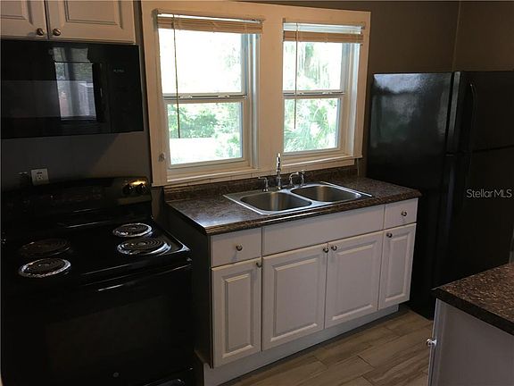 3rd image of 804 Downing St