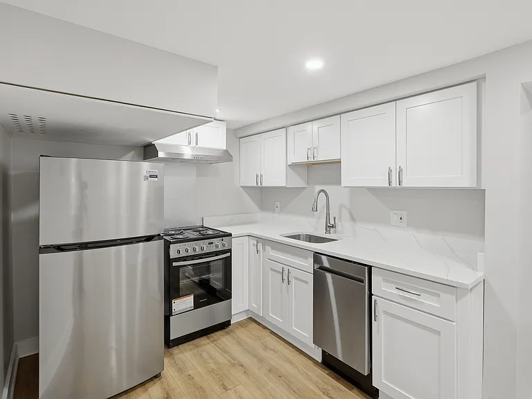 2388 Champlain St NW #3 — Photo 11