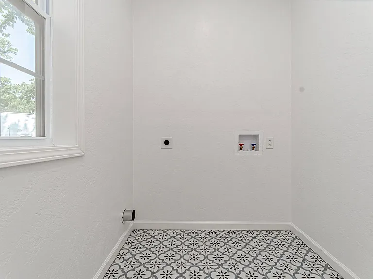 829 Broadway Ave — Photo 33