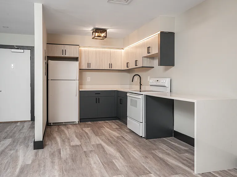 8-12 South Blvd #12-102 — Photo 15