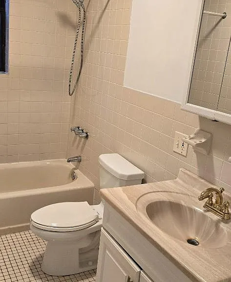 212 E 52nd St #1R — Photo 6