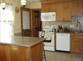 130 Saxton St, Patchogue, NY 11772