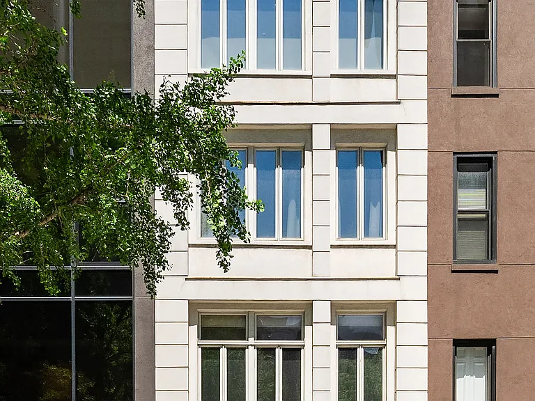 235 E 72nd St — Photo 13