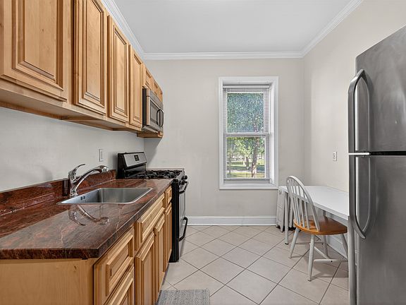 5th image of 149 Bentley Ave APT A3