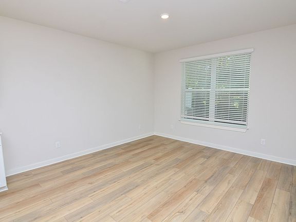 5th image of 1704 Manuka Ln