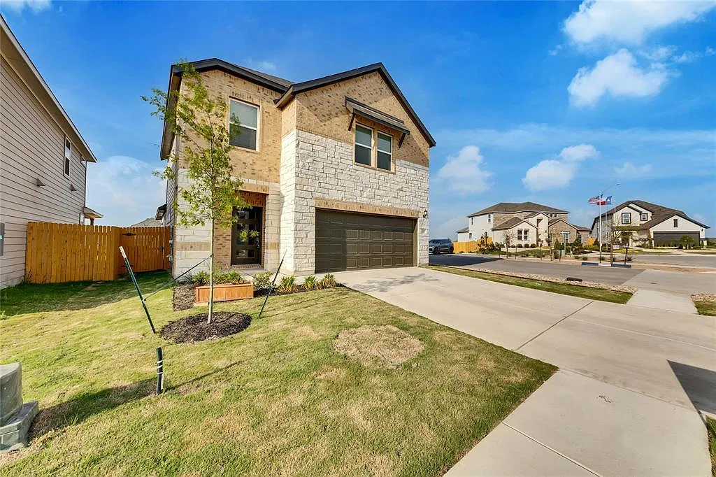 4 bed, 2.5 bath, 2319 sqft, $2,275 — Photo 1