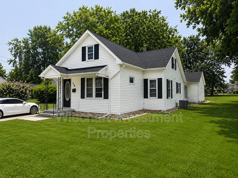 136 E Edwards St — Photo 2