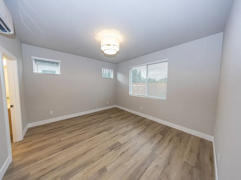 738 SE 34th St — Photo 7