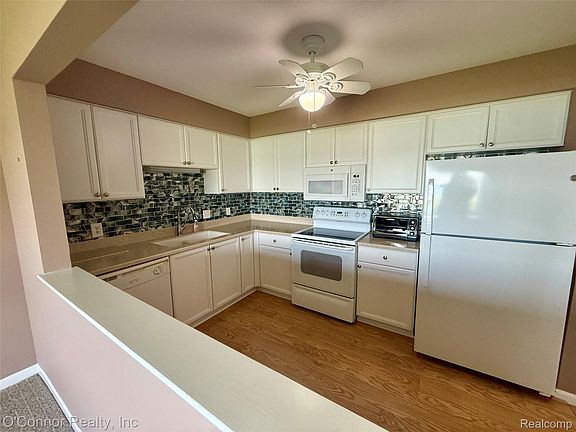5th image of 1660 River Rd APT 19