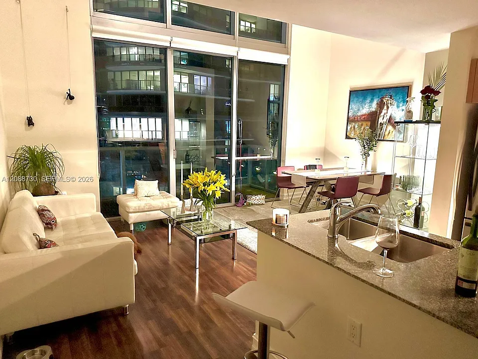 1050 Brickell Ave #3216