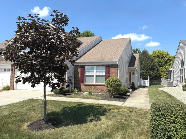 2734 Cadogan Dr, Greenwood, IN 46143