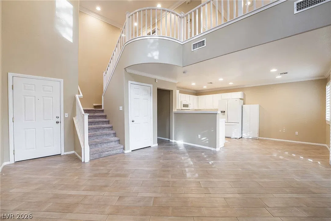 2 bed, 2.5 bath, 1422 sqft, $2,000 — Photo 3