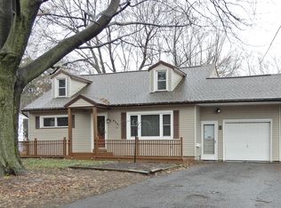 835 Bay Rd, Webster, NY 14580