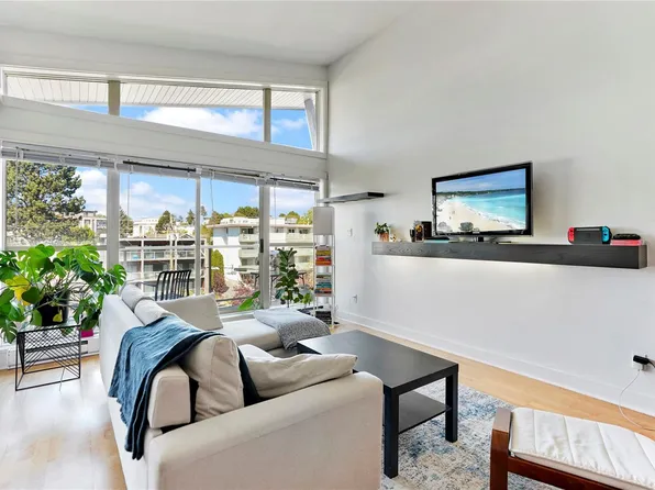 1155 Yates St #402, Victoria, BC V8V 3N1