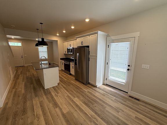 3rd image of 1842 Saint Paul Ln