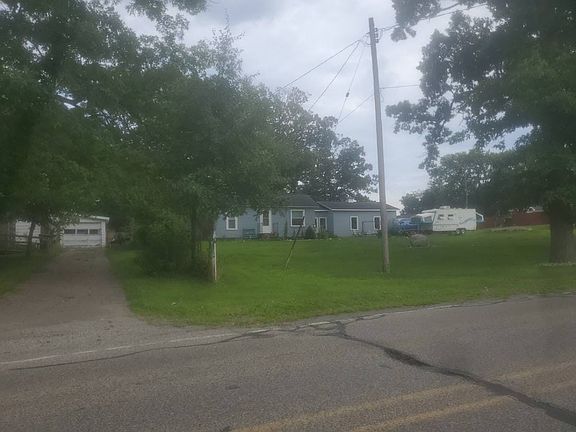 3rd image of 525 W Grove Ave