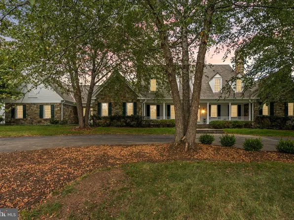 13611 Deakins Ln, Germantown, MD 20874