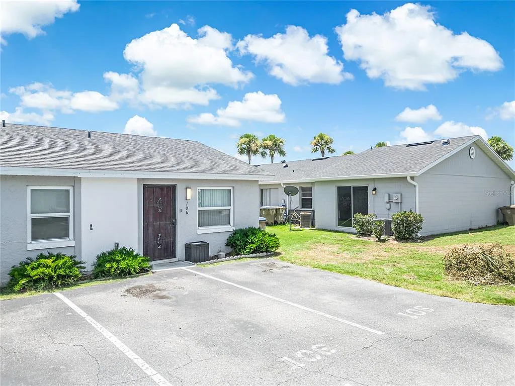 2 bed, 2.0 bath, 864 sqft, $1,800 — Photo 2